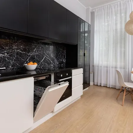 Centre With A Mezzanine By Renters Daire