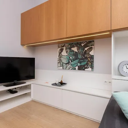 Centre With A Mezzanine By Renters
